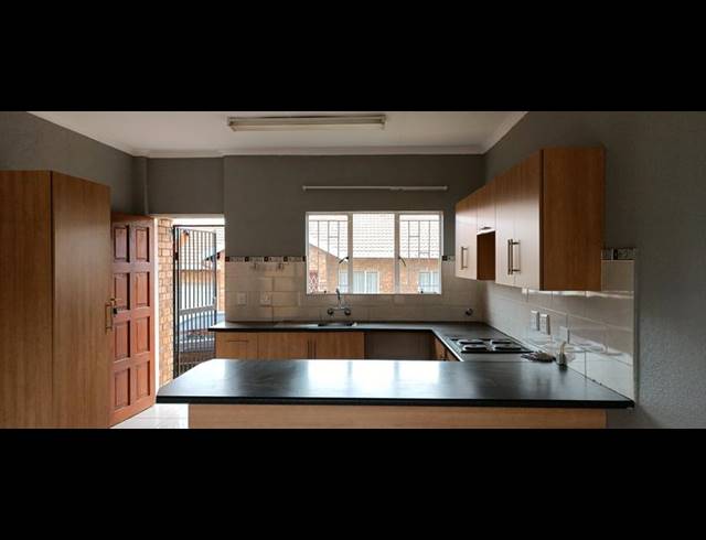 3 BEDROOM TOWNHOUSE FOR SALE IN GROBLERPARK